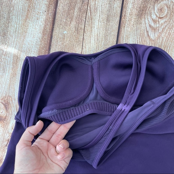 Nike purple workout tank with built in high support bra and side mesh size M - Picture 6 of 9